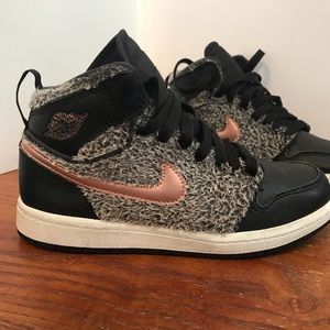 Air Jordan 1 Retro High GS Fleece Black Rose 1.5Y